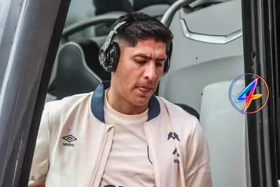 Edson Álvarez Boosts Ajax on Instagram, Sparks Transfer Talk