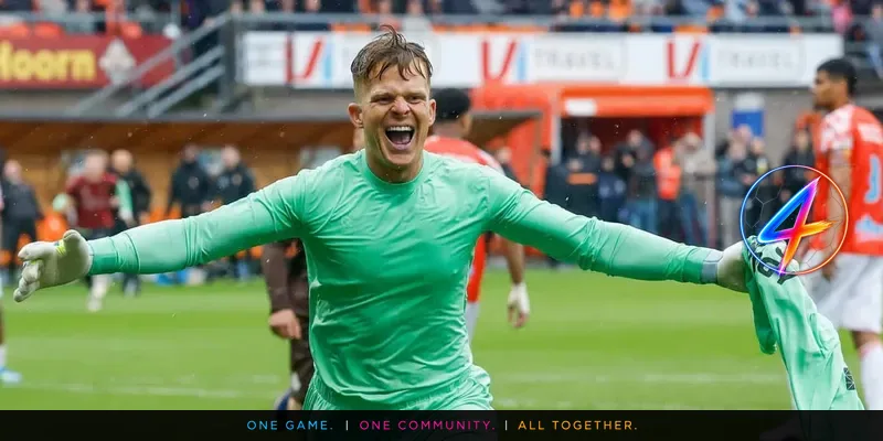 Koeman junior secures Telstar contract extension