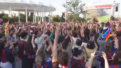 Barcelona fans celebrate Women's Champions League final in park