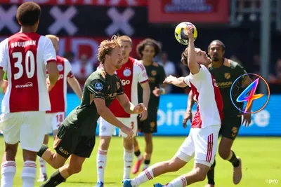 Cruijff relieved as Ajax advance via Paes and El Karouani penalty save