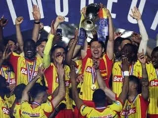Lens lift first Coupe de France trophy to go on display at Louvre-Lens